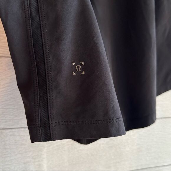 LULULEMON Pace Breaker Linerless Shorts 9” Black Size Medium - Picture 6 of 6